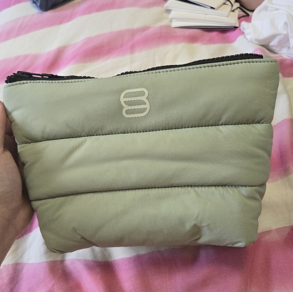 Aritzia  super puff  pouch (PRICE FIRM) - Picture 3 of 3